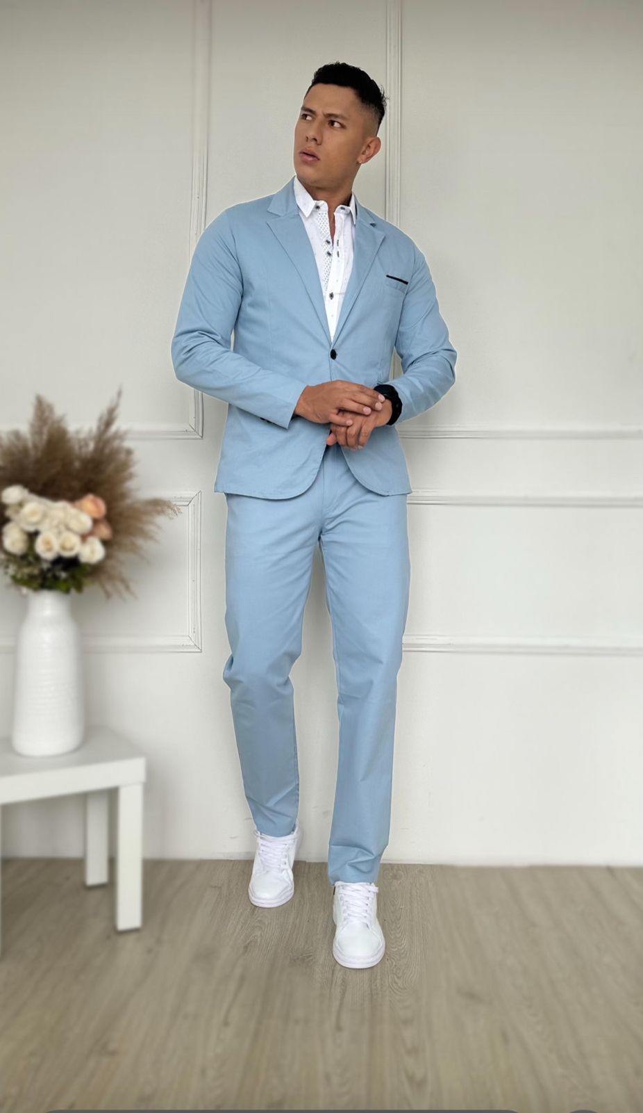 Blazer ajustado premium para hombre: estilo y elegancia al instante.