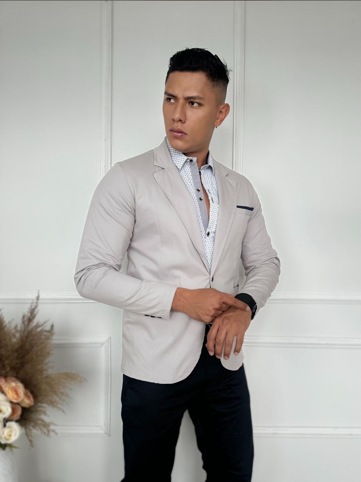 Blazer ajustado premium para hombre: estilo y elegancia al instante.